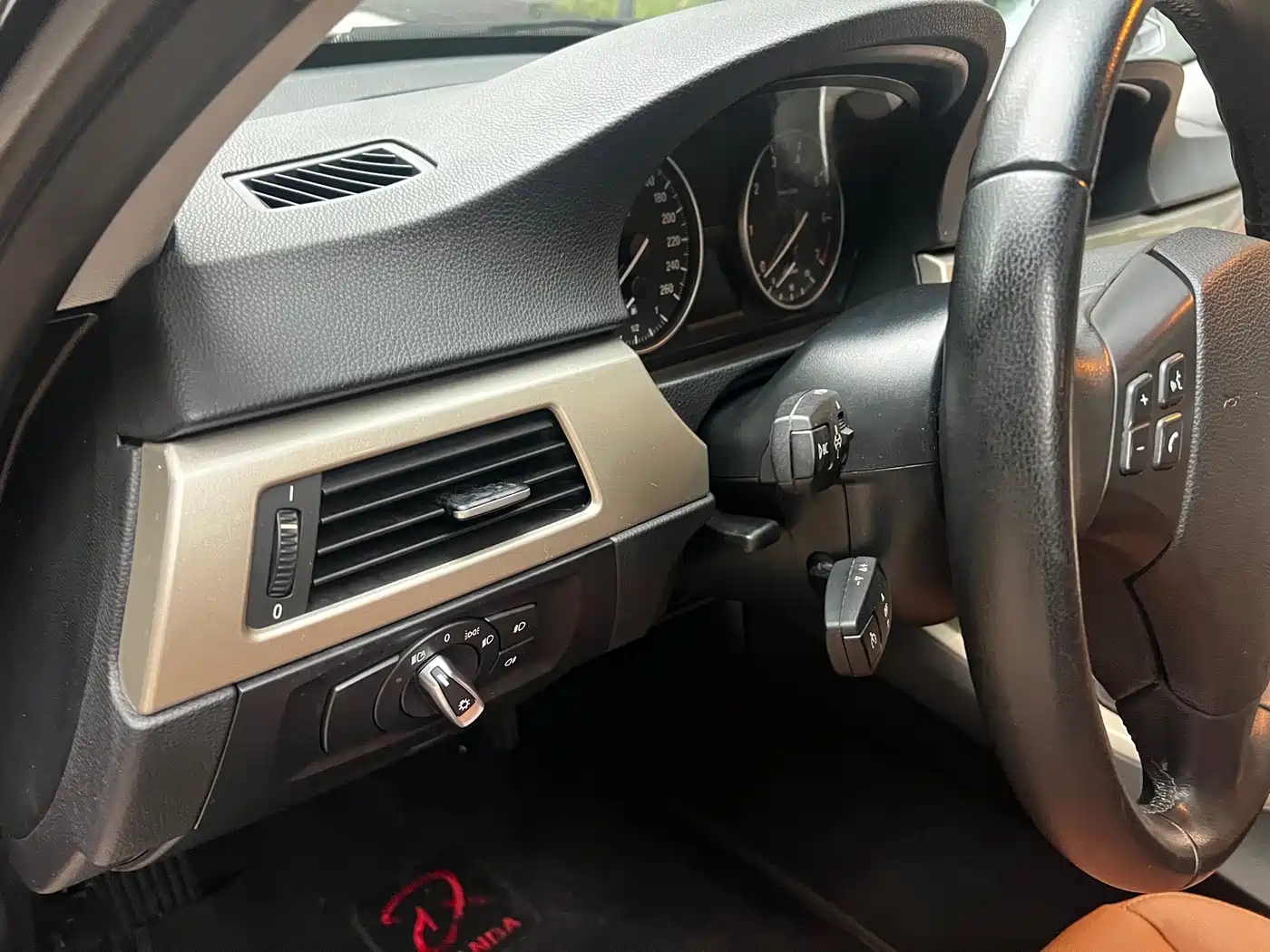 BMW 3 Series 2010 2011 320i Luxury