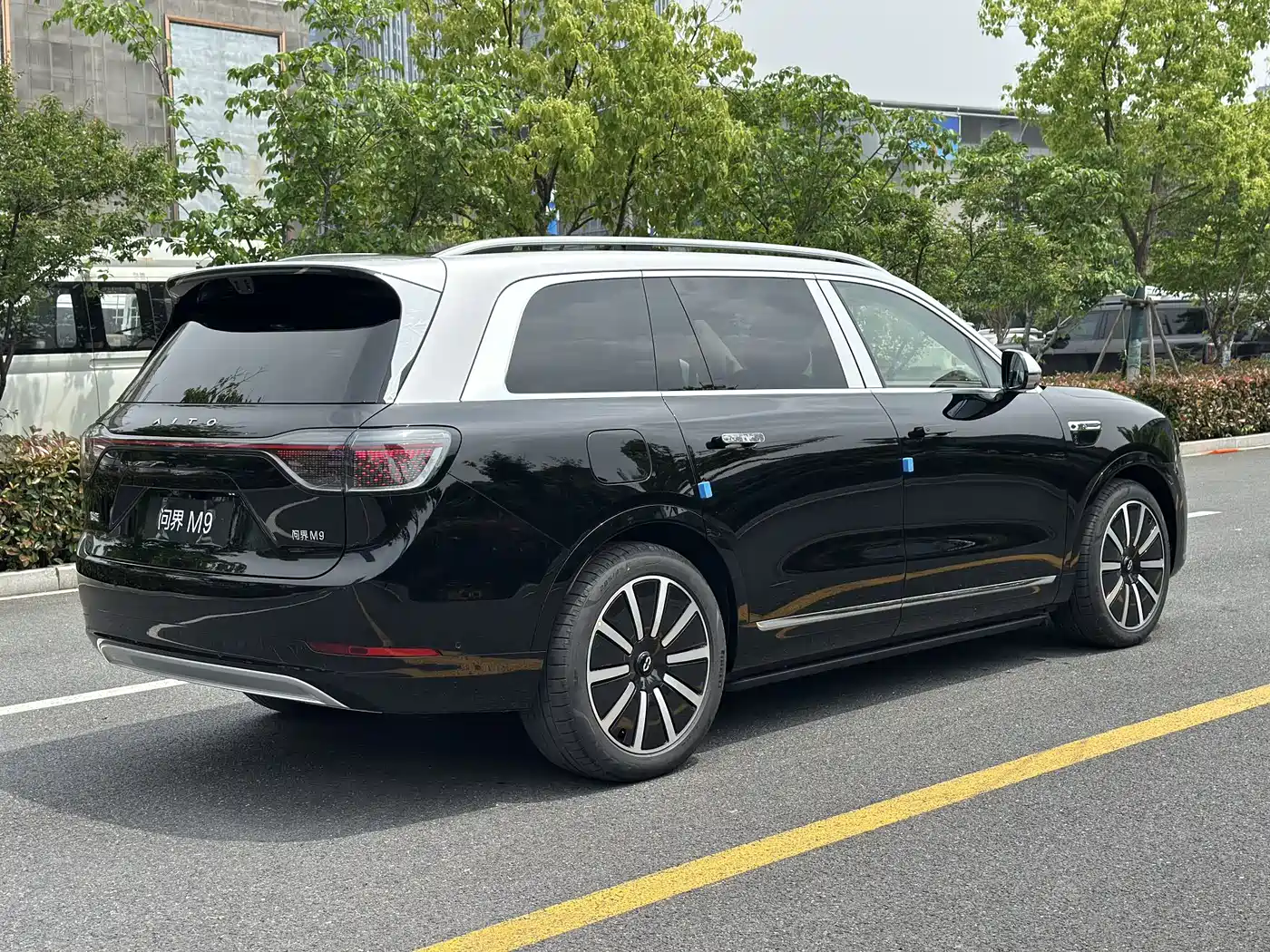 AITO Wenjie AITO M9 2025 Extended Range Ultra 52kWh 6-Seater фото 10