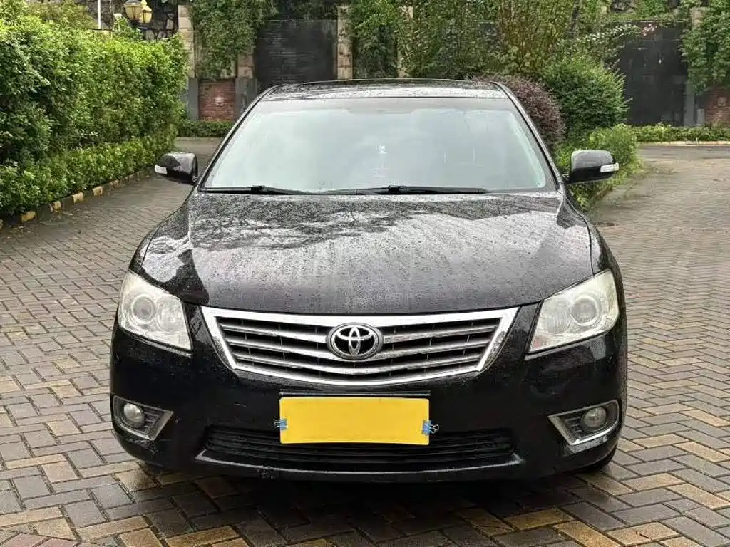 Фото 2 - Toyota Camry