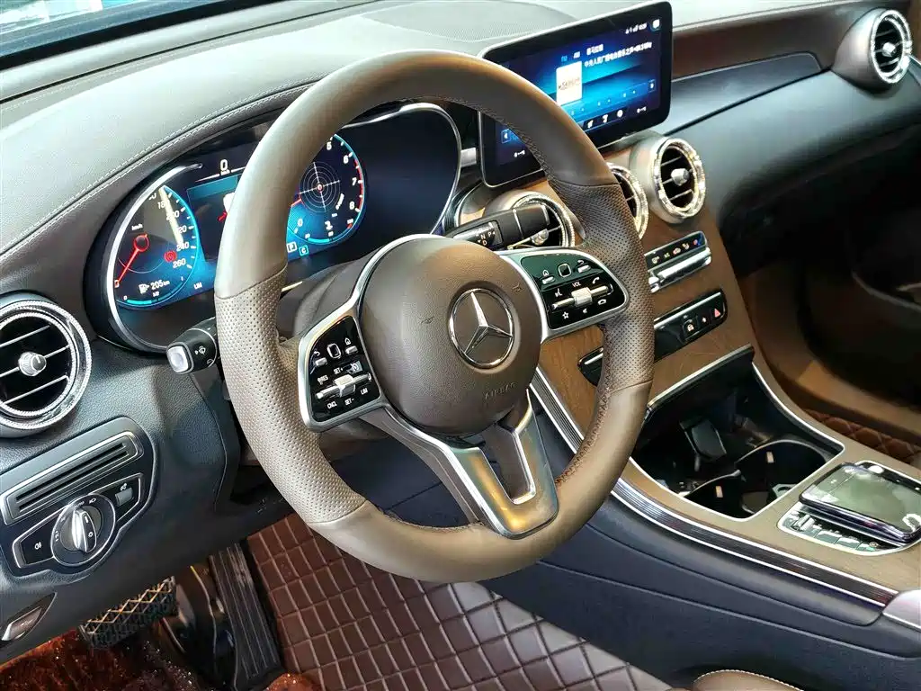 MERCEDES-BENZ GLC