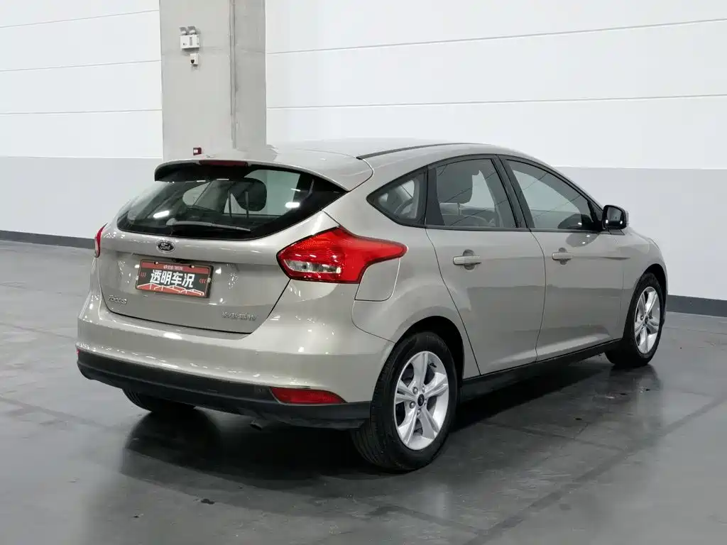 Фото 2 - Ford Focus