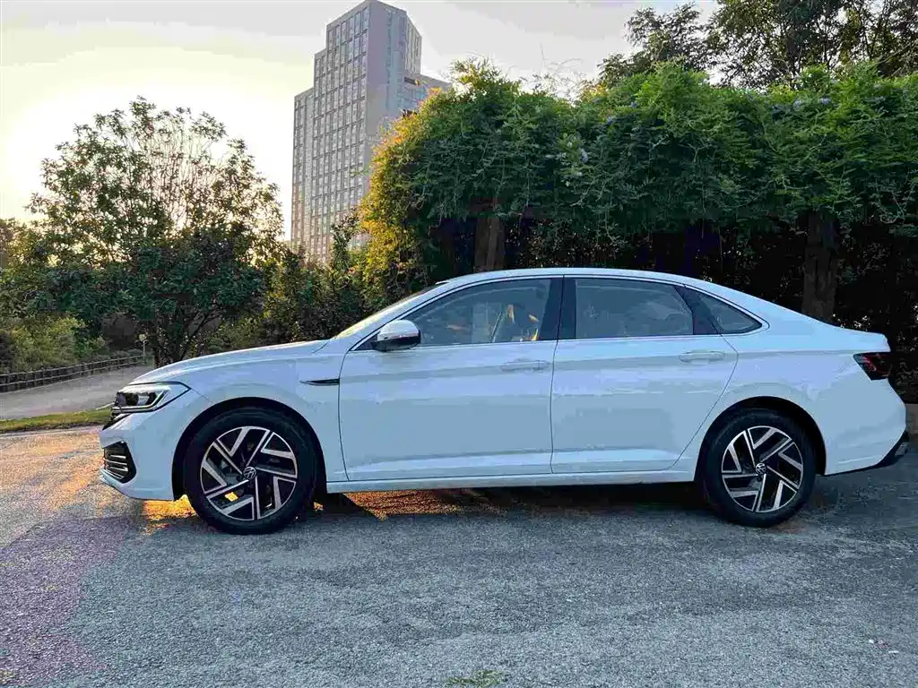 Volkswagen Sagitar 2023 300TSI DSG Surpassing Edition фото 11