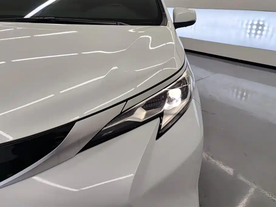 Toyota Sienna 2023 2.5L Hybrid Premium Edition фото 5