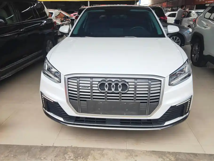 AUDI Q2L E TRON
