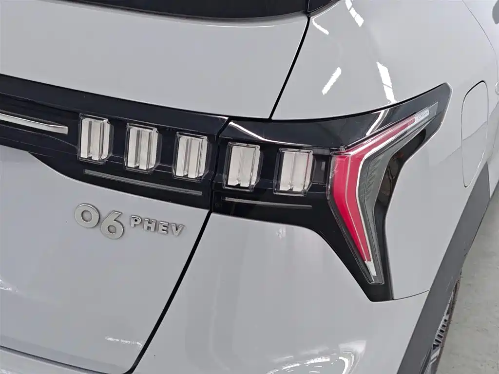 Lynk & Co 06 EM-P 2022 PHEV 84KM Range Pro фото 10