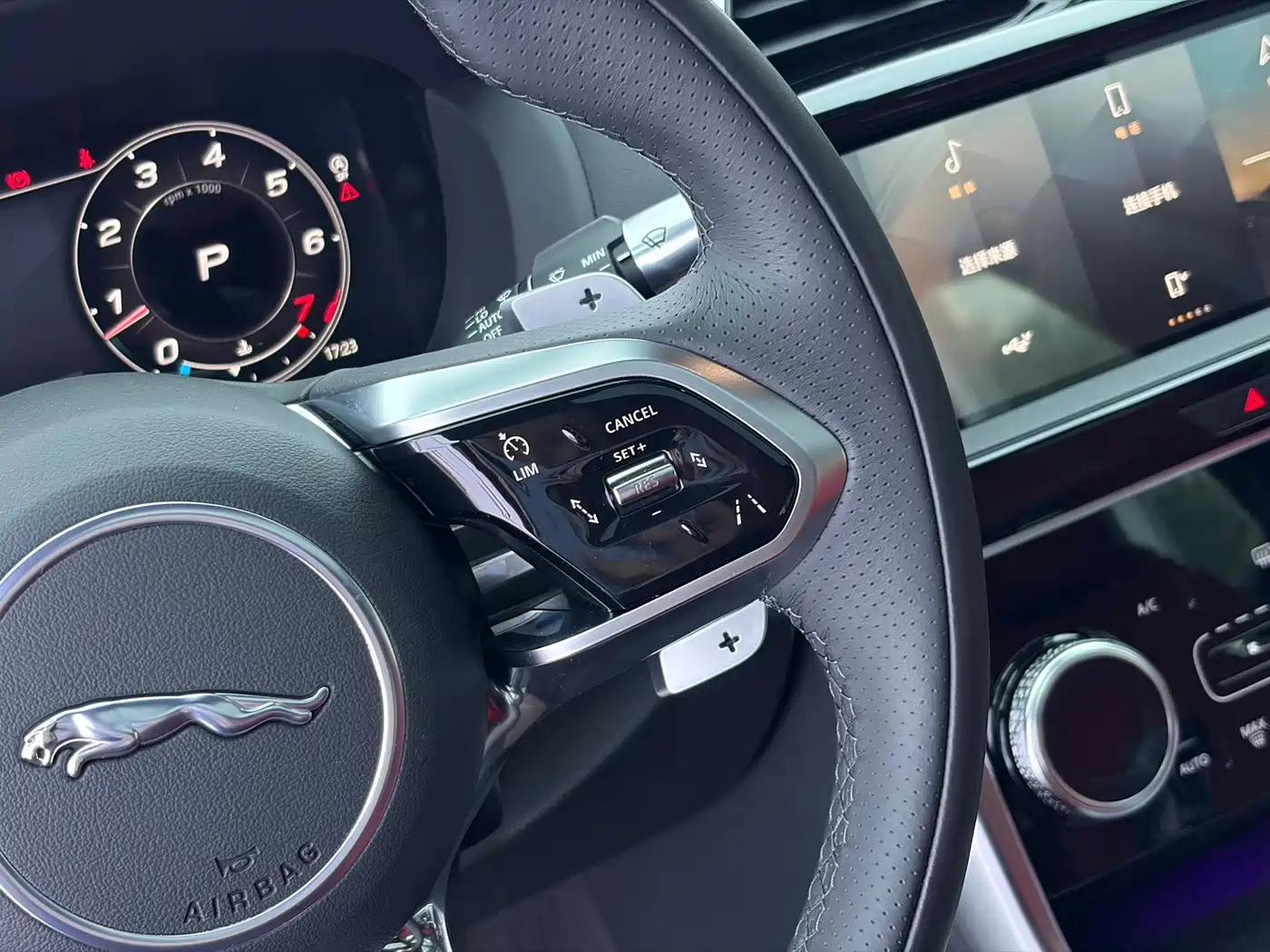 Jaguar XEL 2021 2.0T 250PS R-DYNAMIC S Progressive Sport Edition фото 16