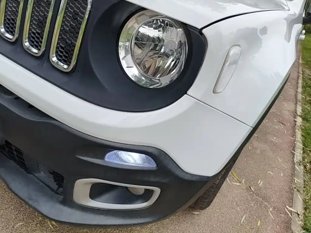 Photo 24 - Jeep Renegade