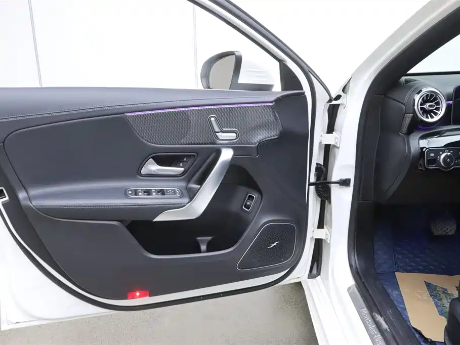 Mercedes-Benz A-Class 2019 A 200 L Sport Sedan фото 11