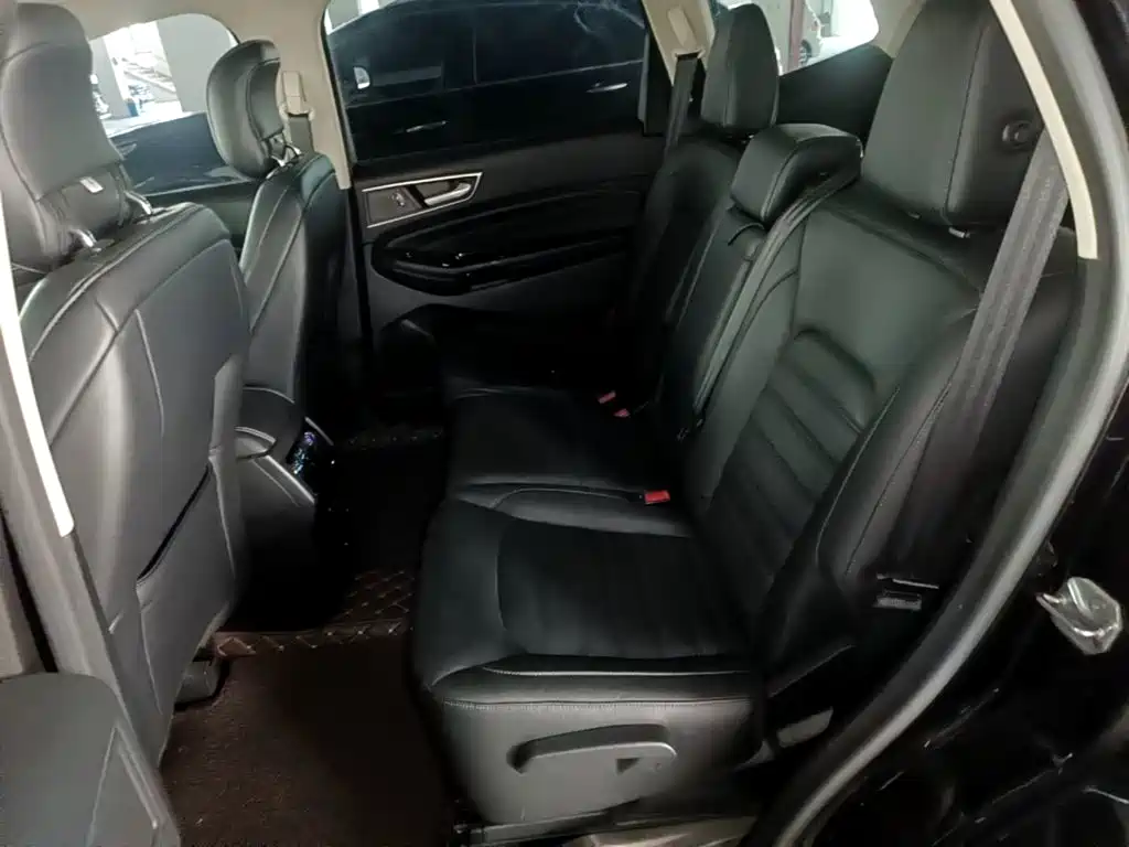 Фото 17 - Ford Edge
