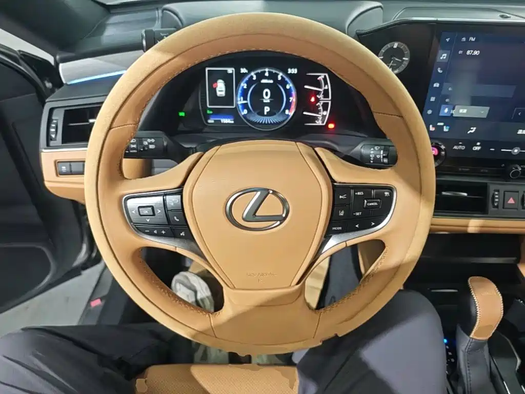 Lexus ES 2026 2025 200 Ultimate Edition