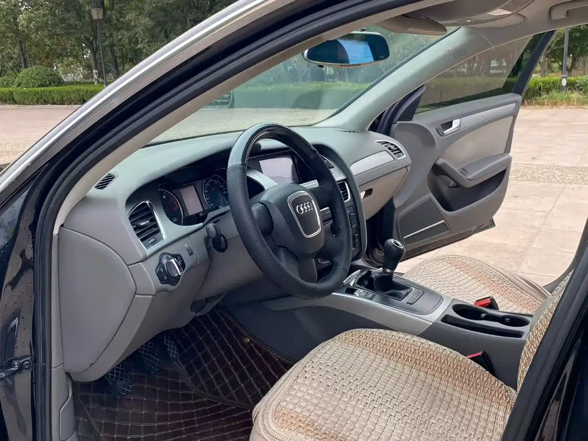 Audi A4L 2011 2012 1.8 TFSI Manual Comfort