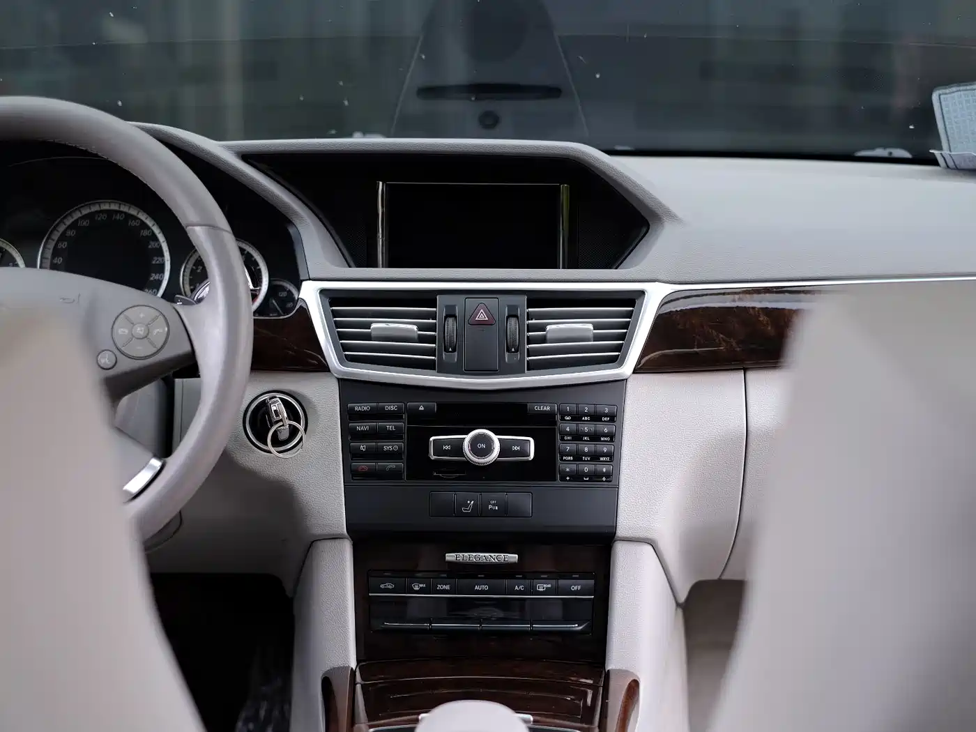 Mercedes-Benz E-Class 2012 E 200 L CGI Elegance фото 46