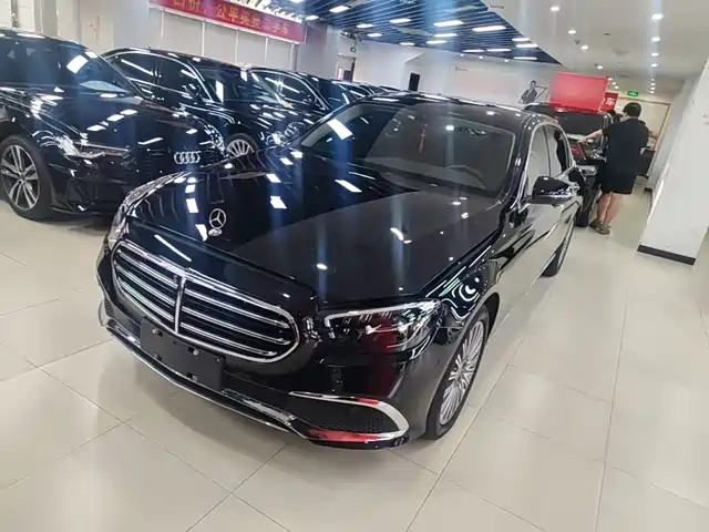 Mercedes-Benz E E 300 L, Стиль