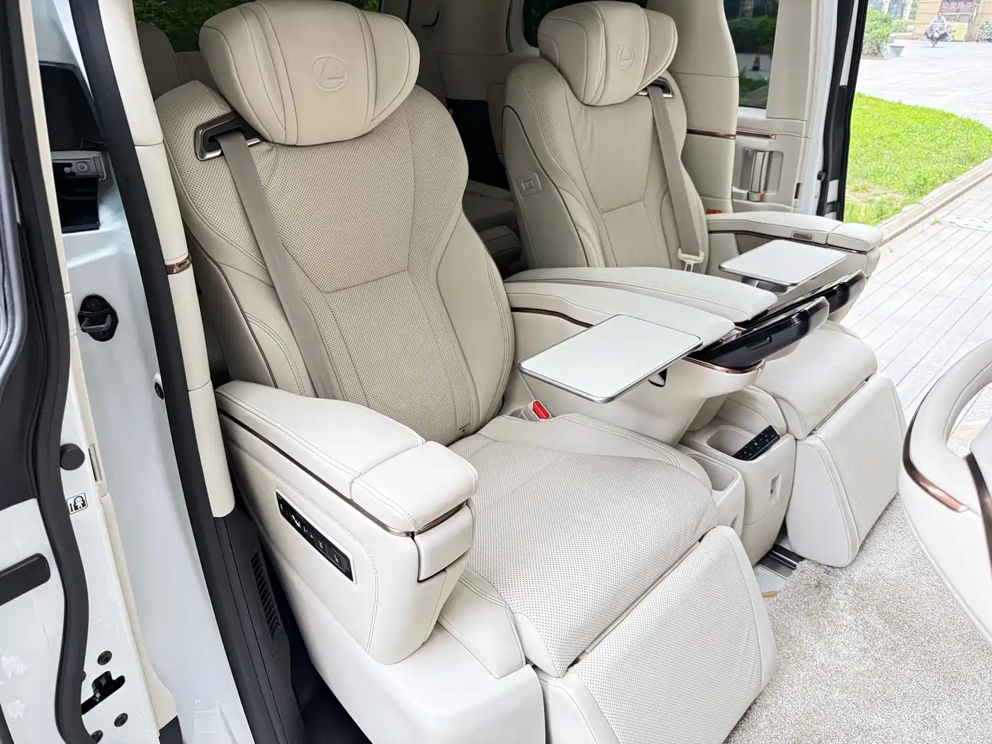 Lexus LM 2026 2025 Model 500h Six-Seater Prestige Edition