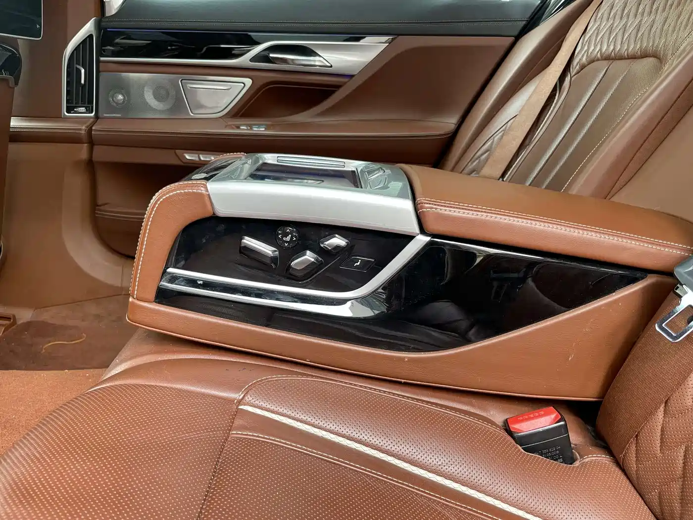 BMW 7 Series 2017 750Li xDrive Personalized Custom Edition 5-Seater фото 17