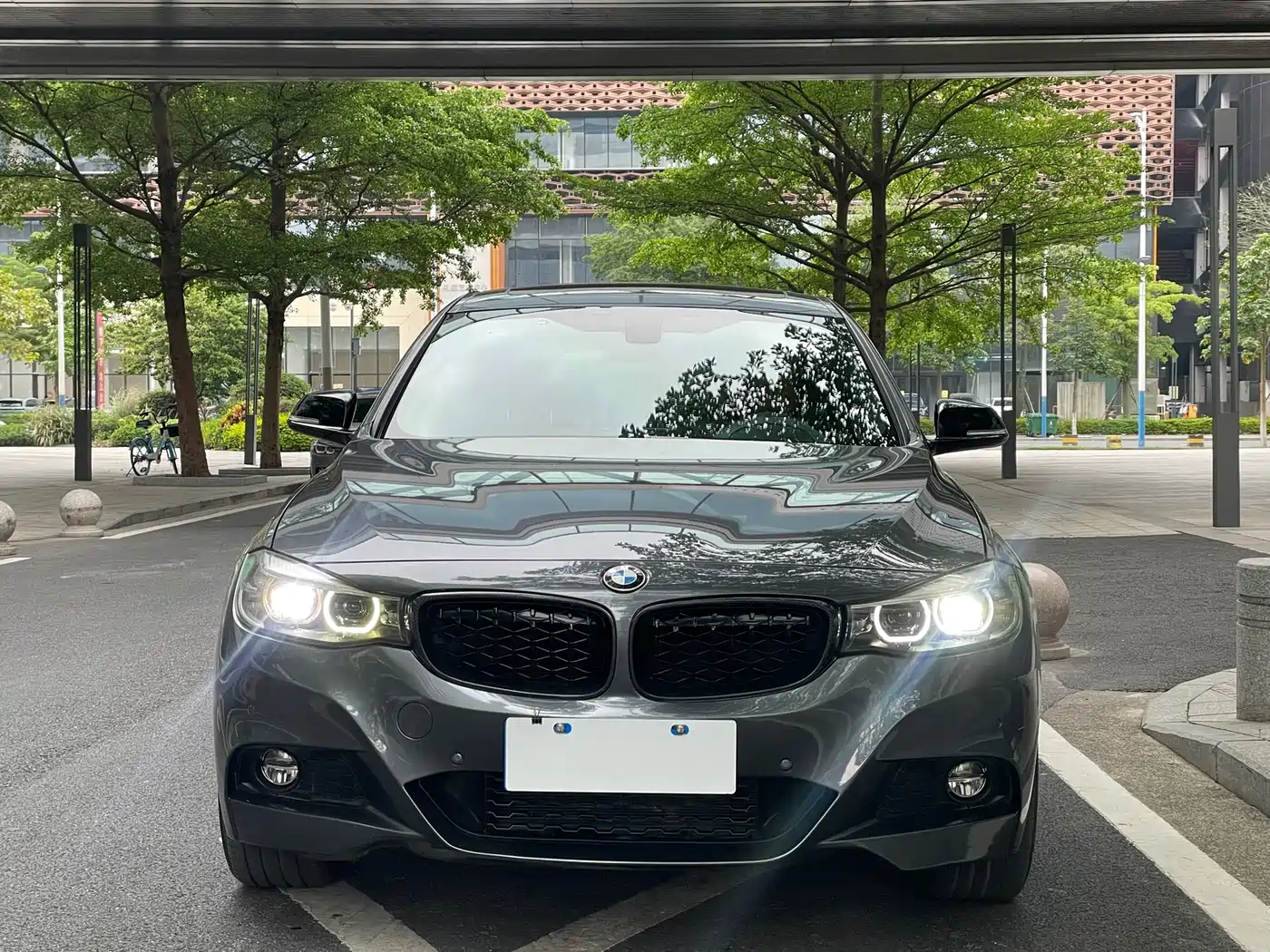 BMW 3 Series GT 2019 330i xDrive M Sport Black Night Edition фото 2