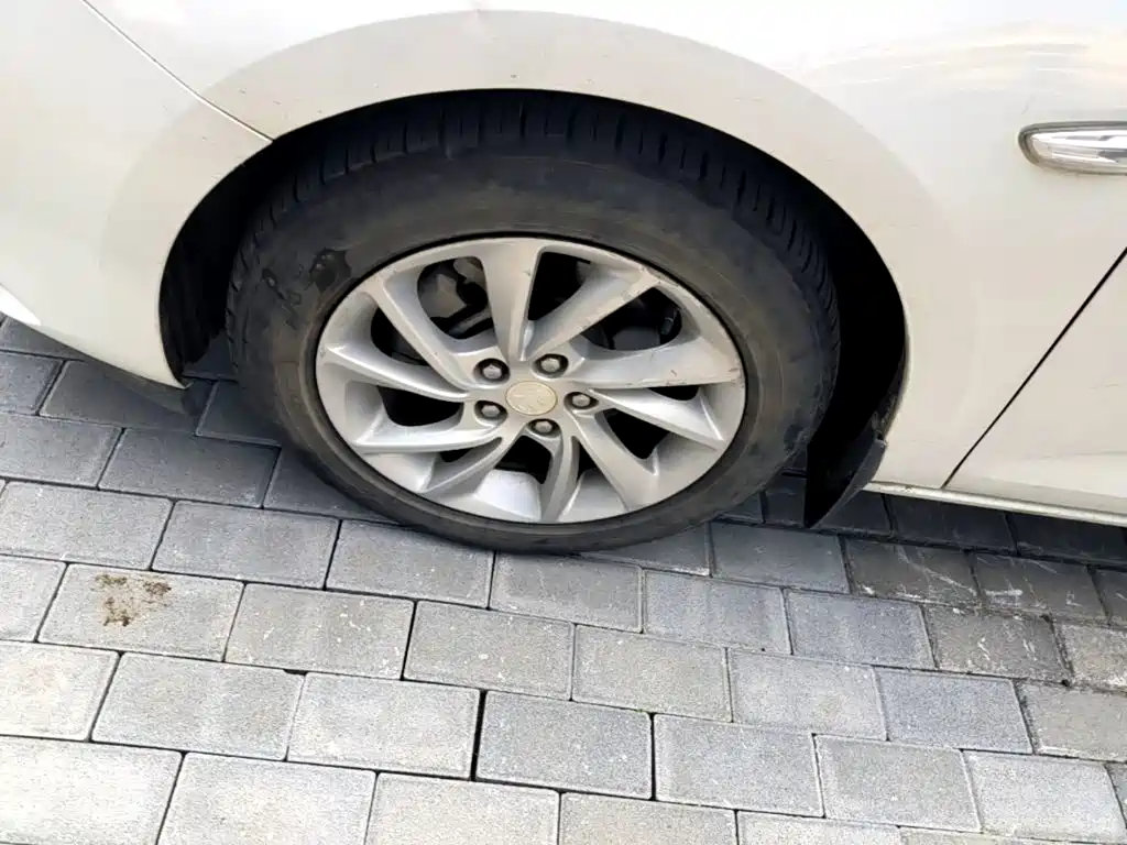 Photo 23 - Buick Verano