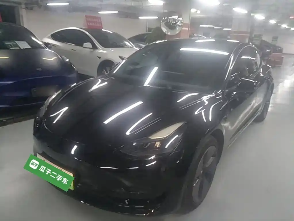 Фото 2 - Tesla Model 3