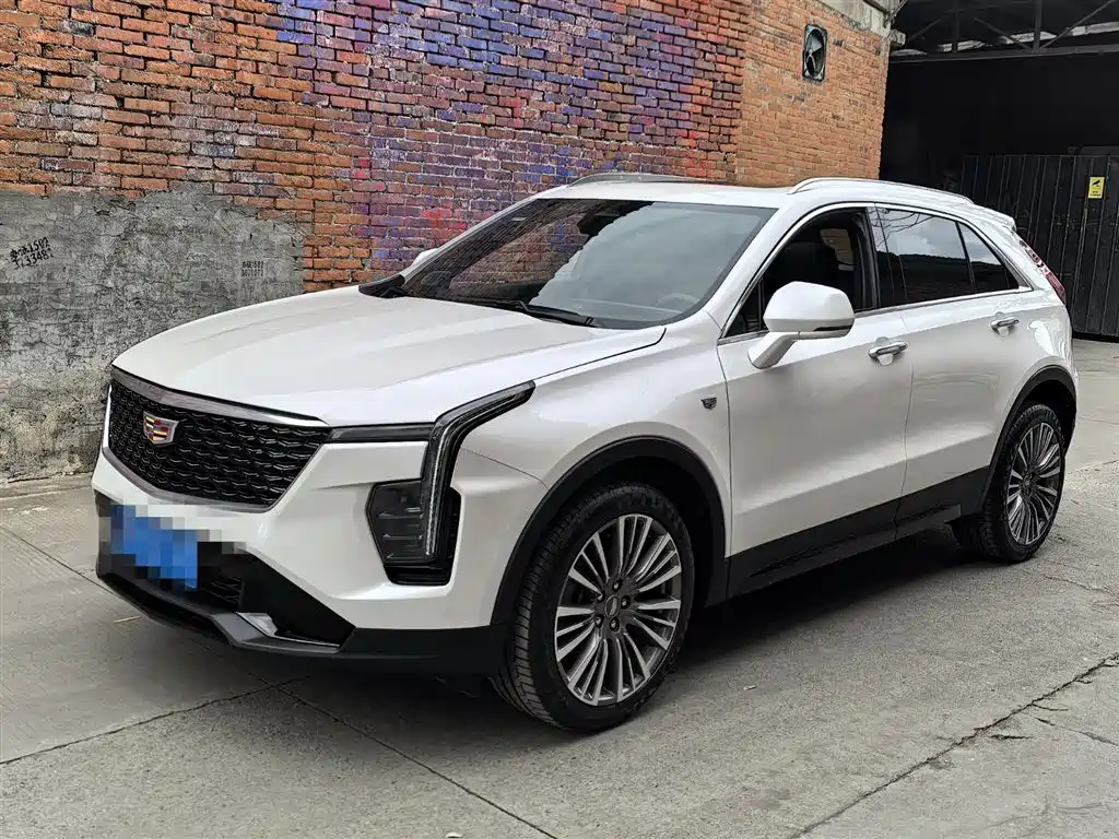 CADILLAC XT4