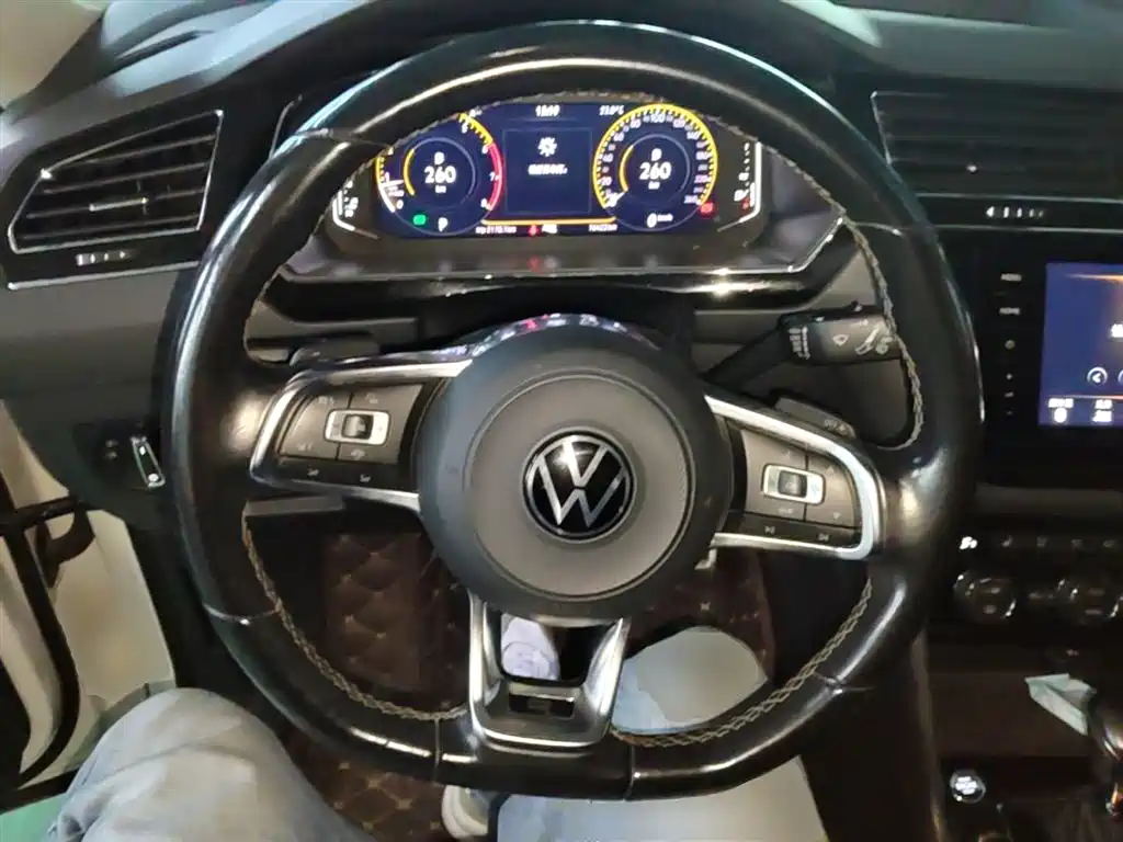 Volkswagen Tiguan L 2021 330TSI Automatic 2WD R-Line Premium фото 11