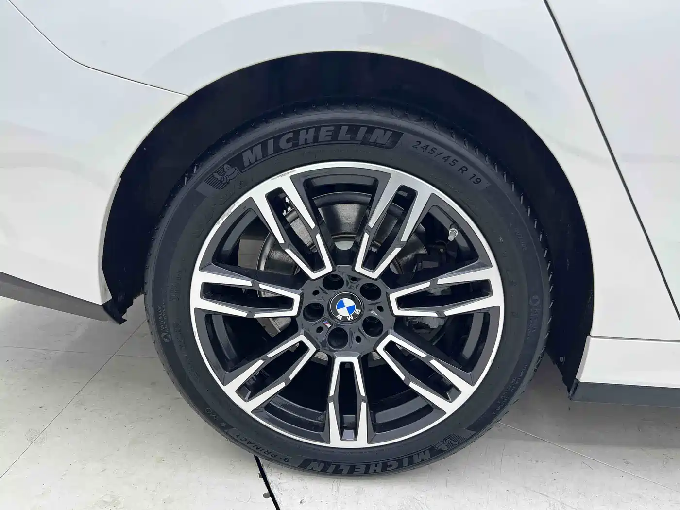 BMW 5 Series 2024 530Li Leading M Sport Package фото 24