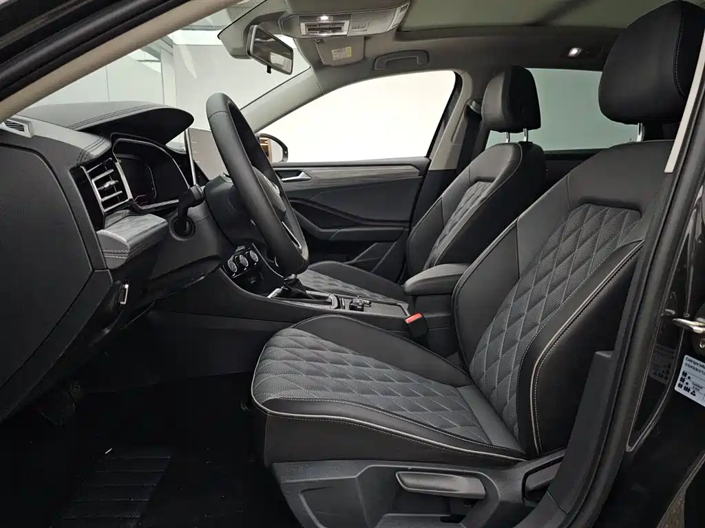 Volkswagen Sagitar 2023 300TSI DSG Surpassing Edition фото 8