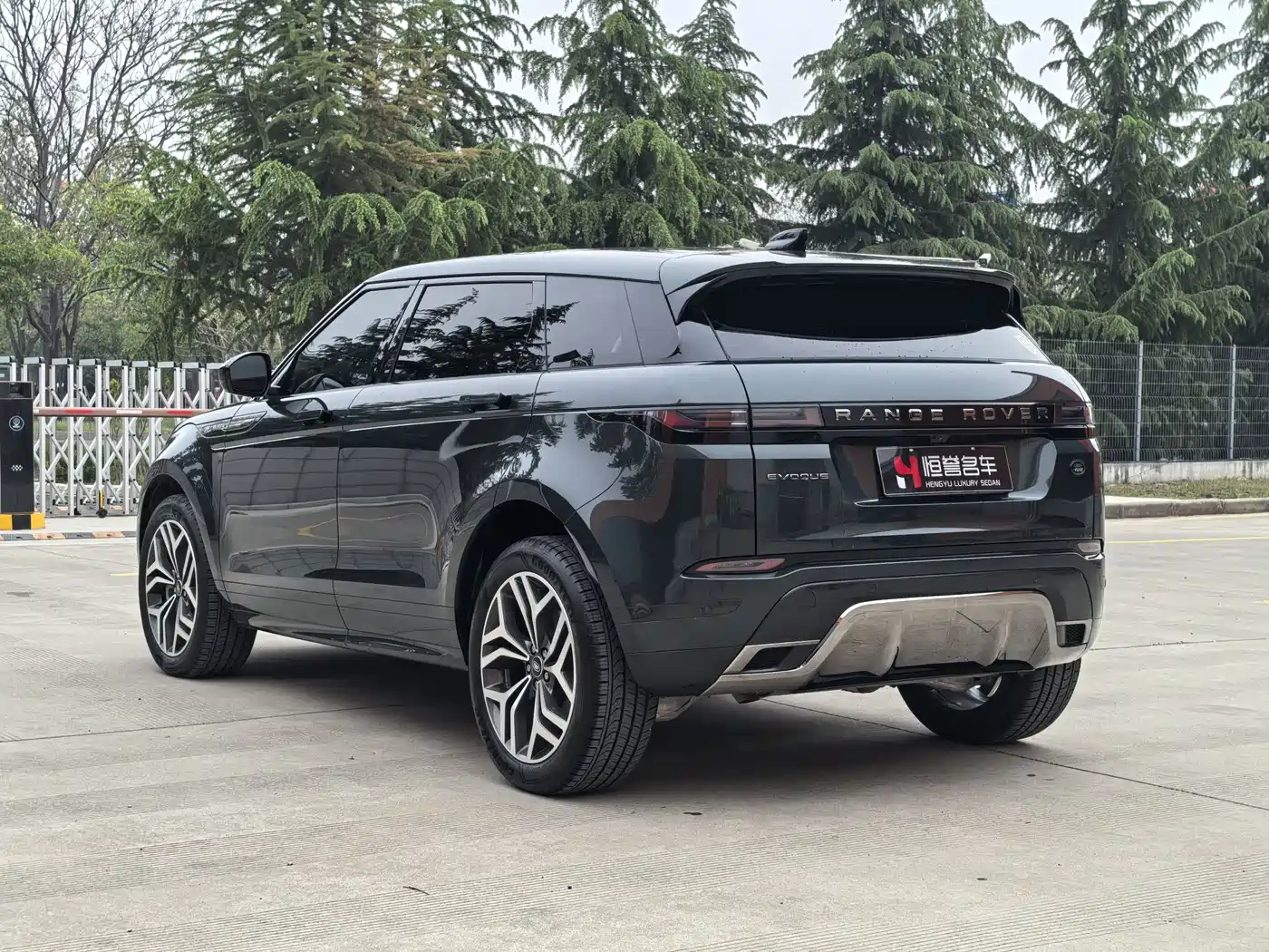 Land Rover Range Rover Evoque 2024 Range Rover Evoque L 249PS Light Master Edition фото 26