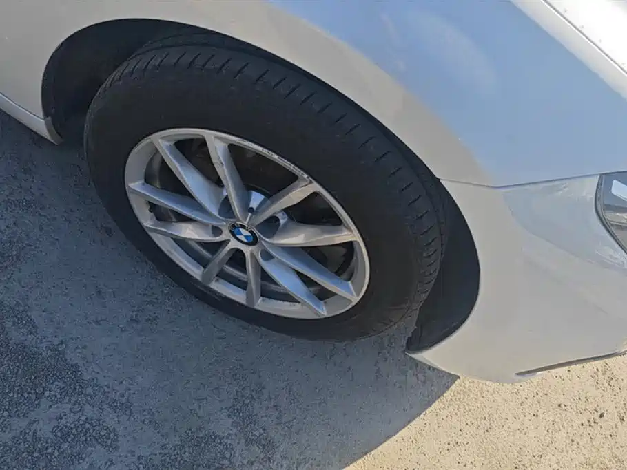 BMW 1 Series 2018 118i Fashion Edition фото 6