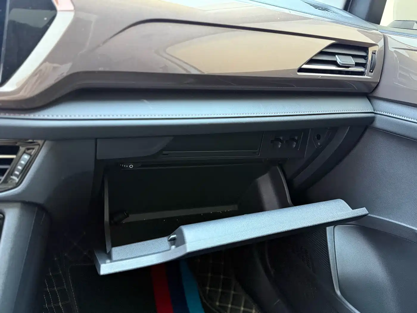 Volkswagen Tharu 2022 280TSI FWD Luxury Edition фото 24