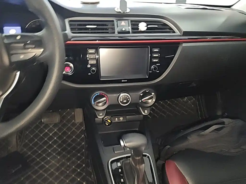 Kia KX CROSS 2018 2017 1.4L AT GLS