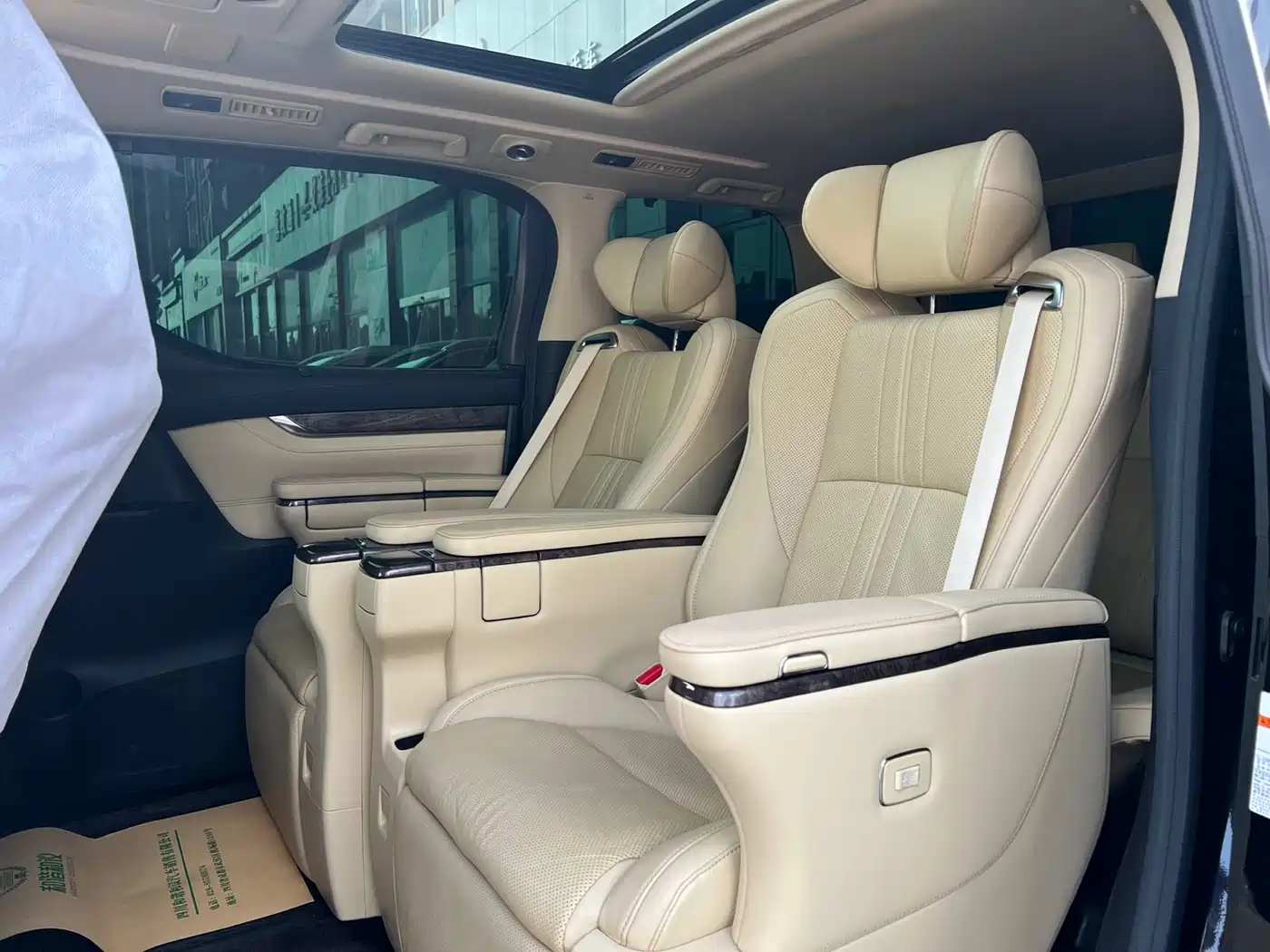 Toyota Vellfire 2020 Twin Engine 2.5L HV Premium Edition фото 7