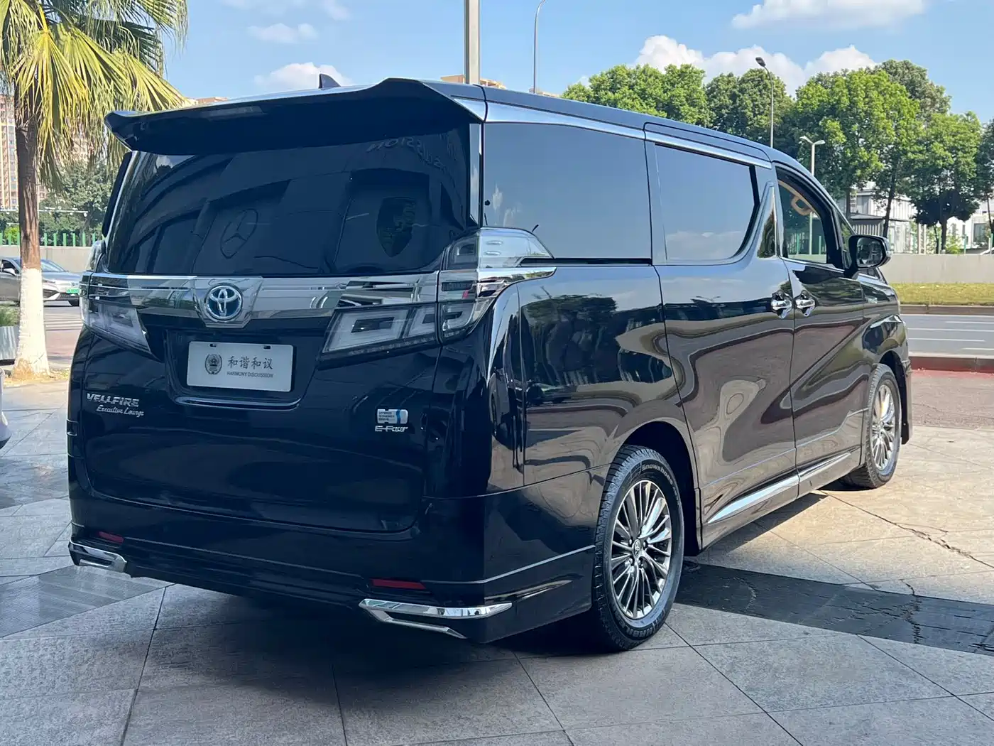 Toyota Vellfire 2020 Twin Engine 2.5L HV Premium Edition фото 14