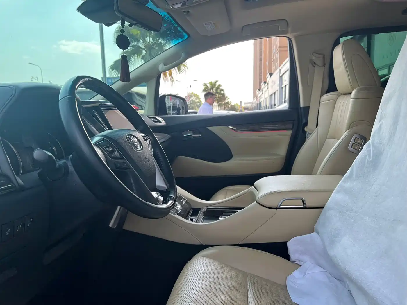 Toyota Alphard 2020 Hybrid 2.5L Premium Edition фото 6