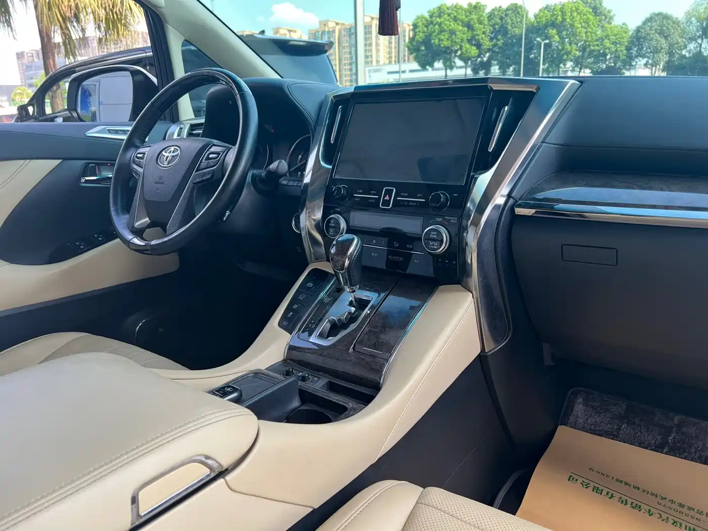 Toyota Alphard 2020 Hybrid 2.5L Premium Edition фото 10