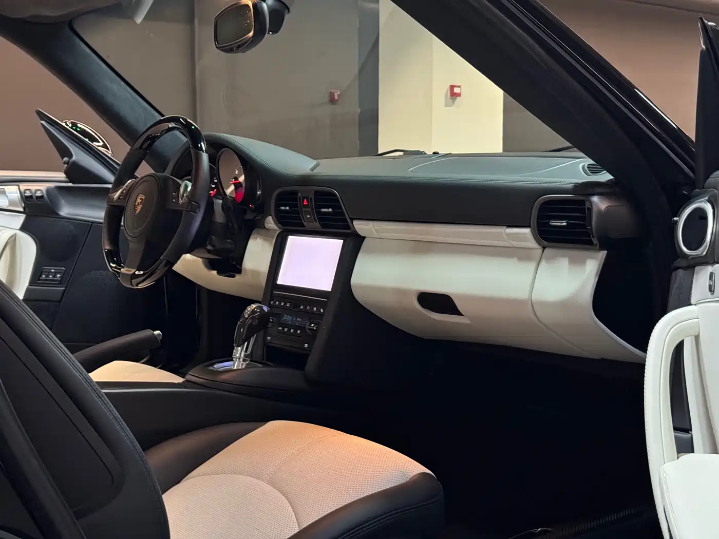 Porsche 911 2010 Carrera 3.6L фото 21