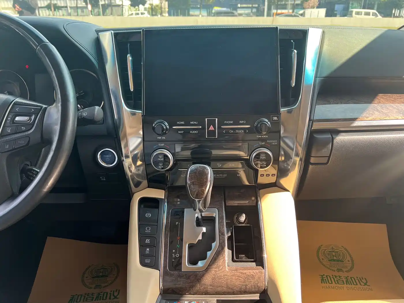 Toyota Vellfire 2020 Twin Engine 2.5L HV Premium Edition фото 12