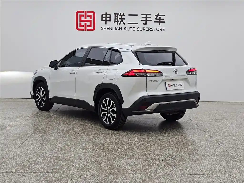 Toyota Frontlander 2023 2.0L CVT Luxury Edition фото 4