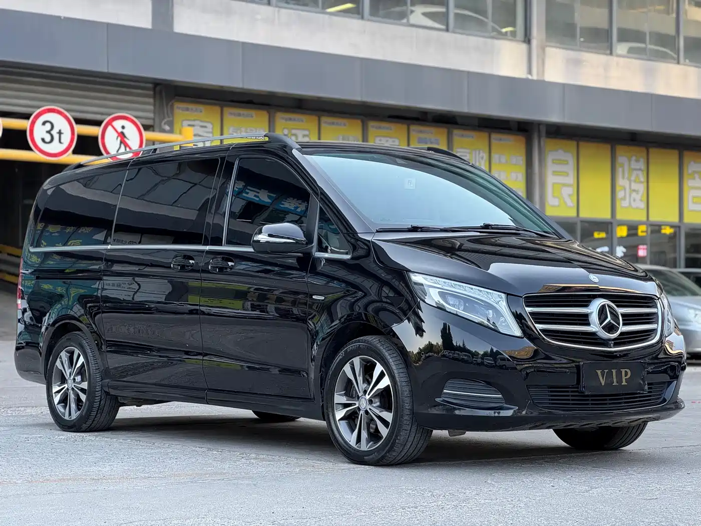 Mercedes-Benz V-Class 2017 Model V 260 Premium Edition фото 3