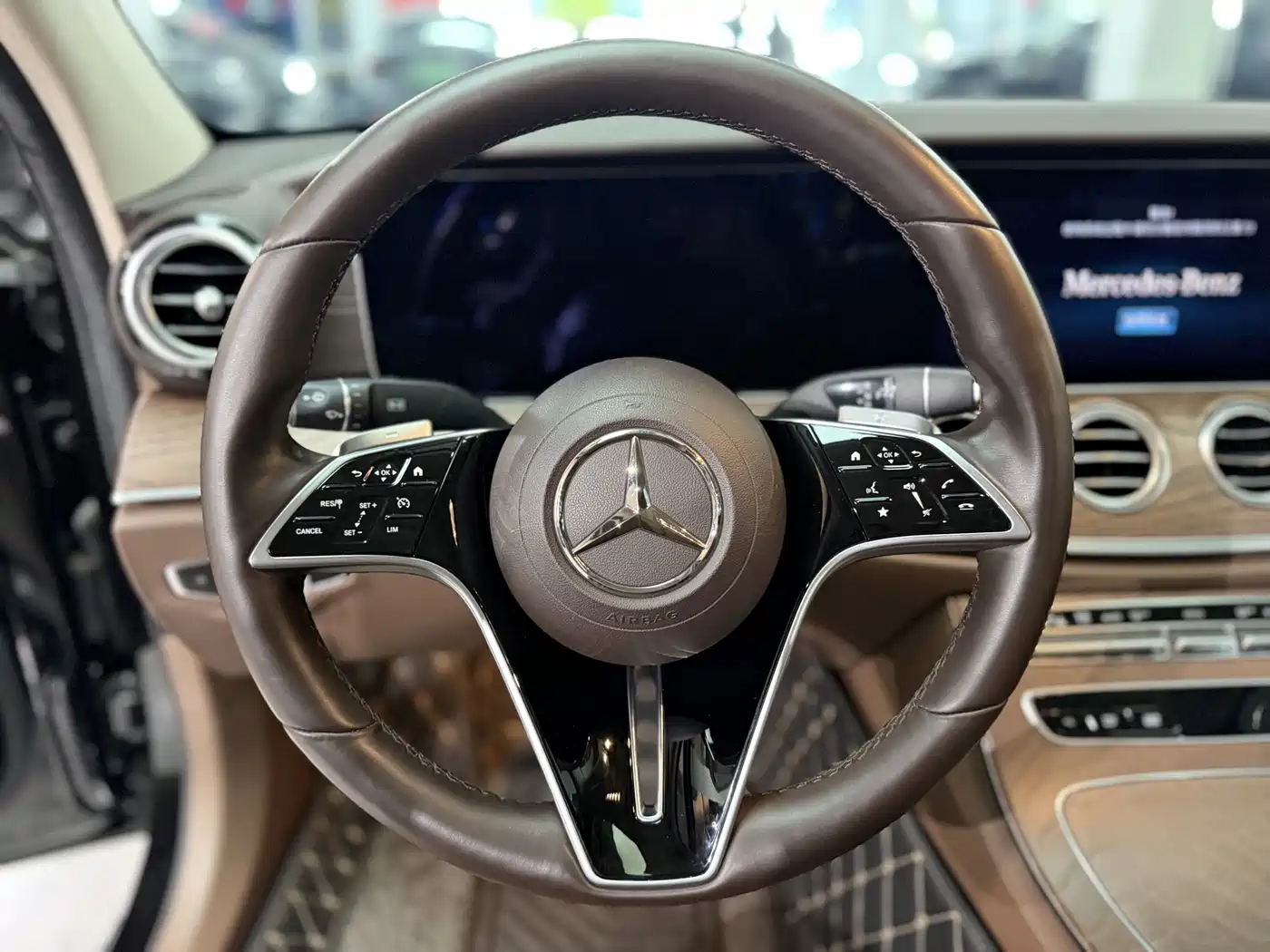 Mercedes-Benz E-Class 2022 E 300 L Fashion фото 8