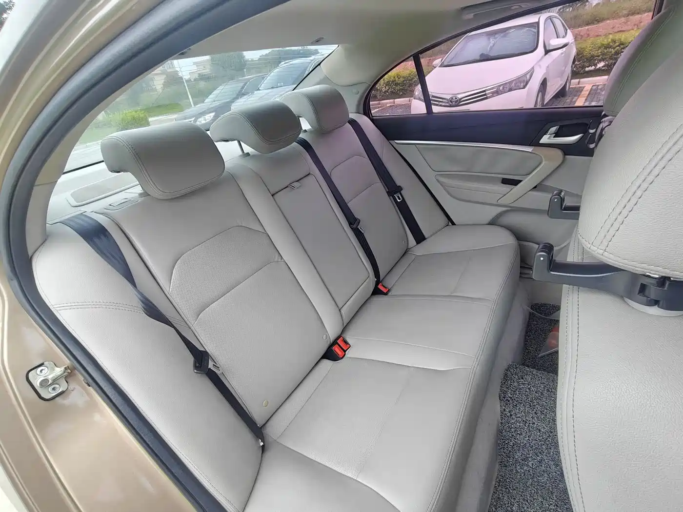 Geely Emgrand 2015 2015 Sedan 1.5L Manual Upward Edition