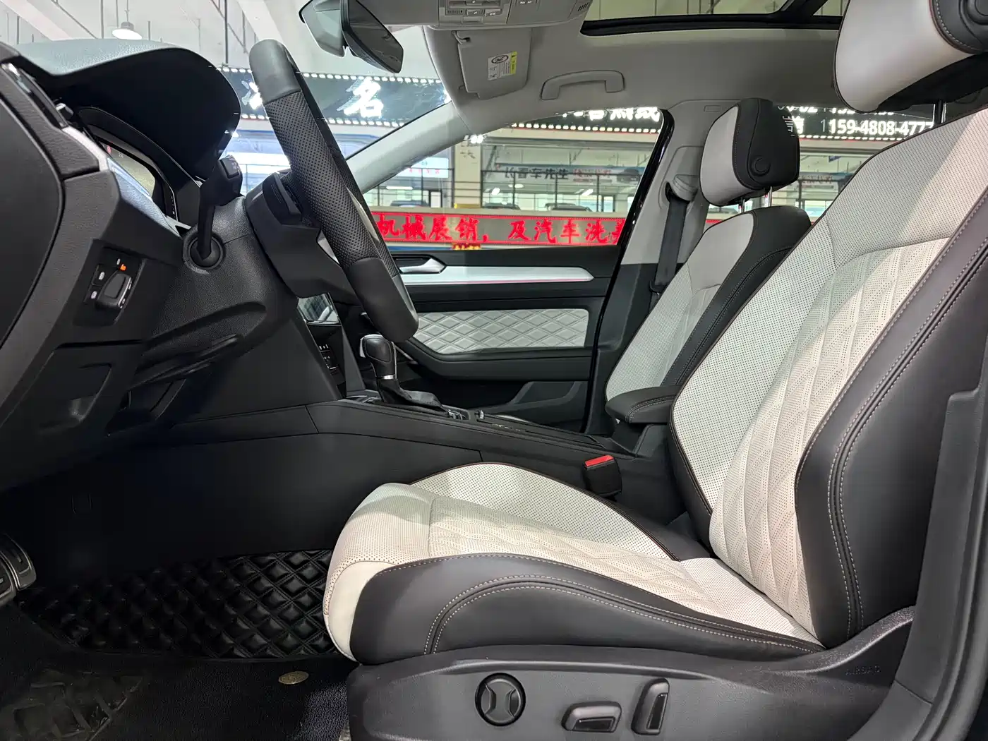 Volkswagen Magotan 2023 Model 2 Million Commemorative Edition 330TSI DSG Luxury фото 4