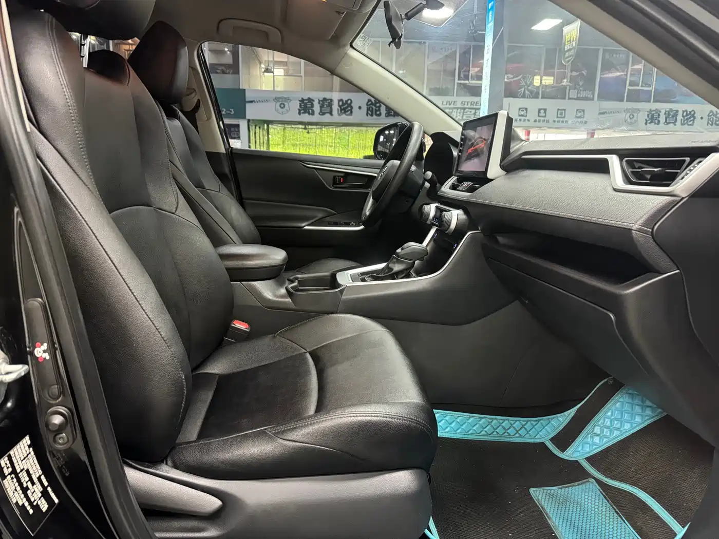 Toyota Wildlander 2022 2.0L CVT FWD Leading Edition фото 12