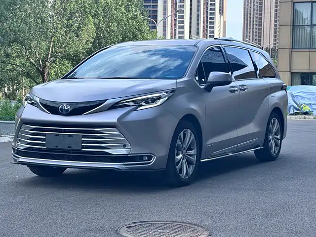 Toyota Sienna 2.5L, гибрид, Платинум