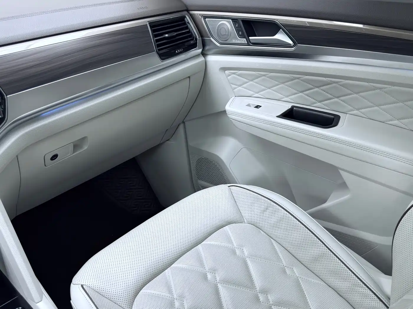 Volkswagen Viloran 2020 380TSI Flagship Edition фото 9