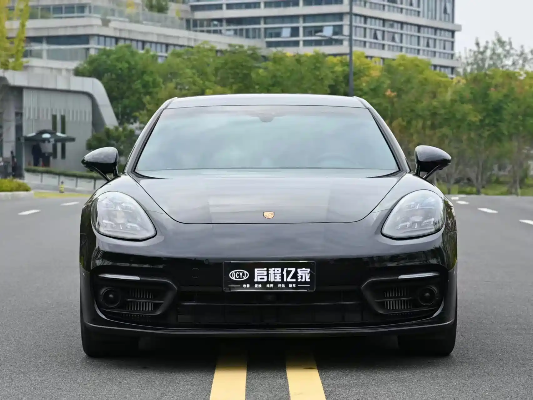 Photo 2 - Porsche Panamera