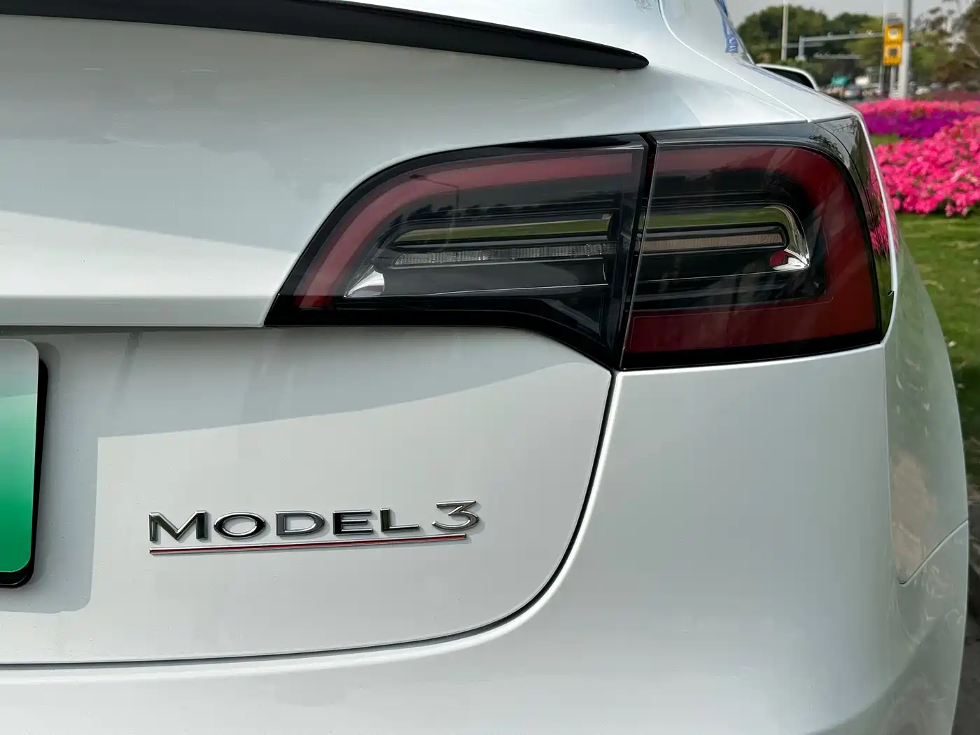 TESLA MODEL 3