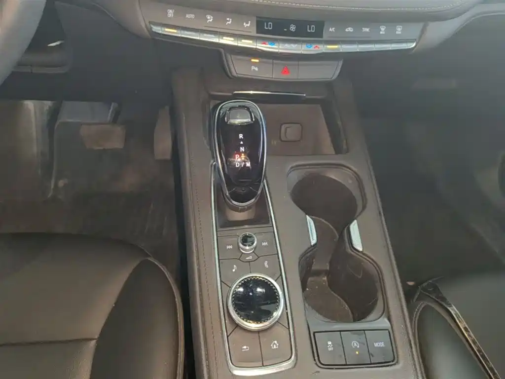CADILLAC XT4