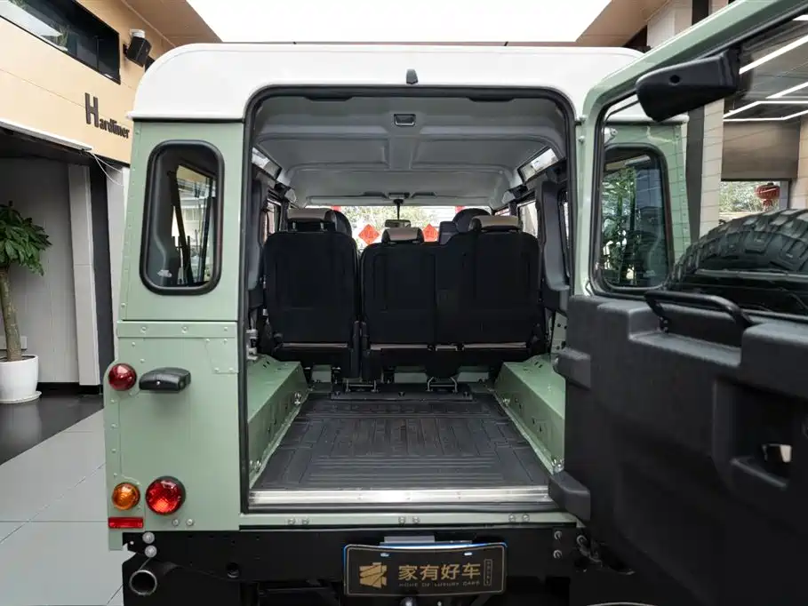 Land Rover Defender фото 6