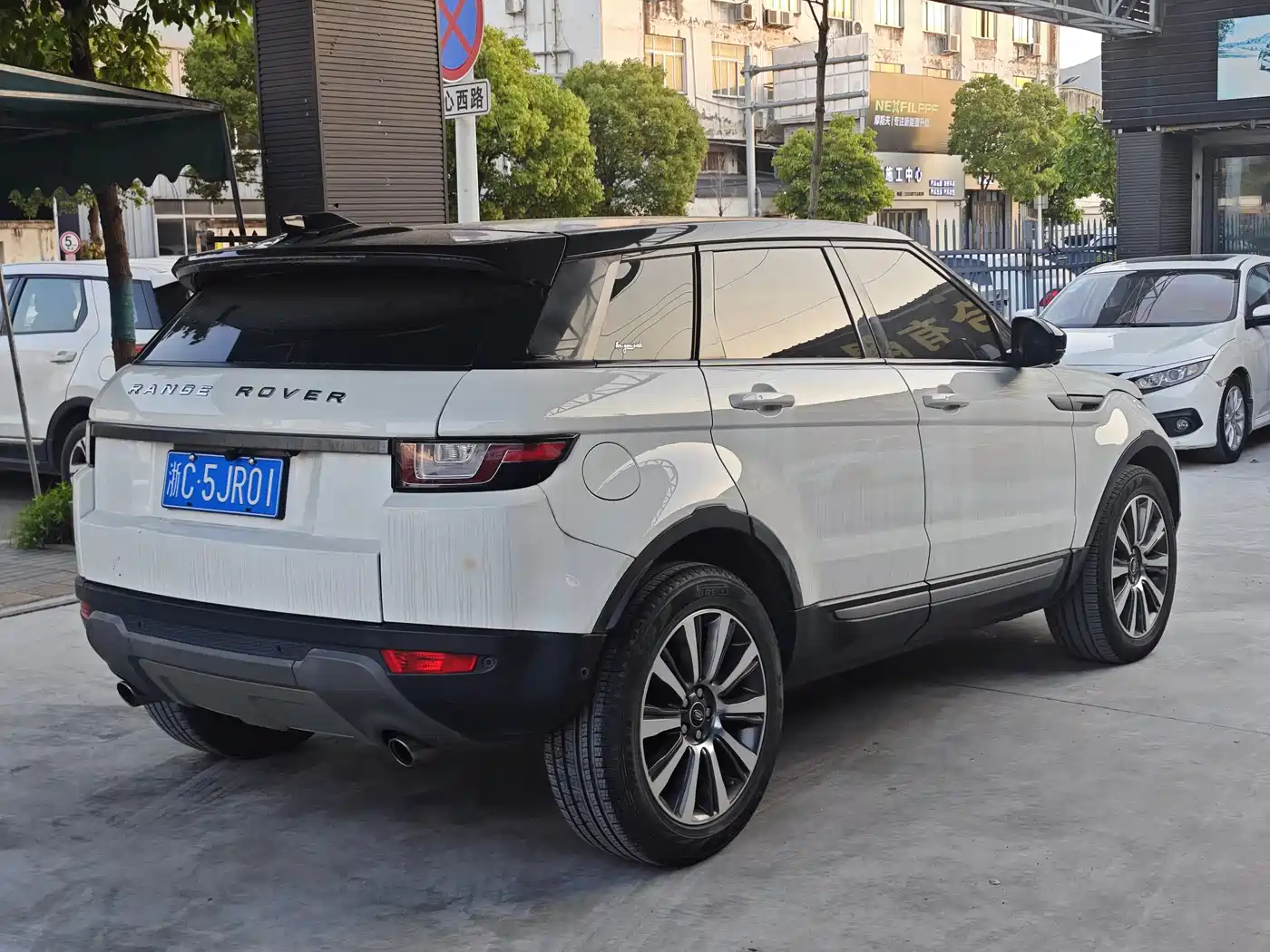 Land Rover Range Rover Evoque 2018 240PS SE Smart Edition фото 4