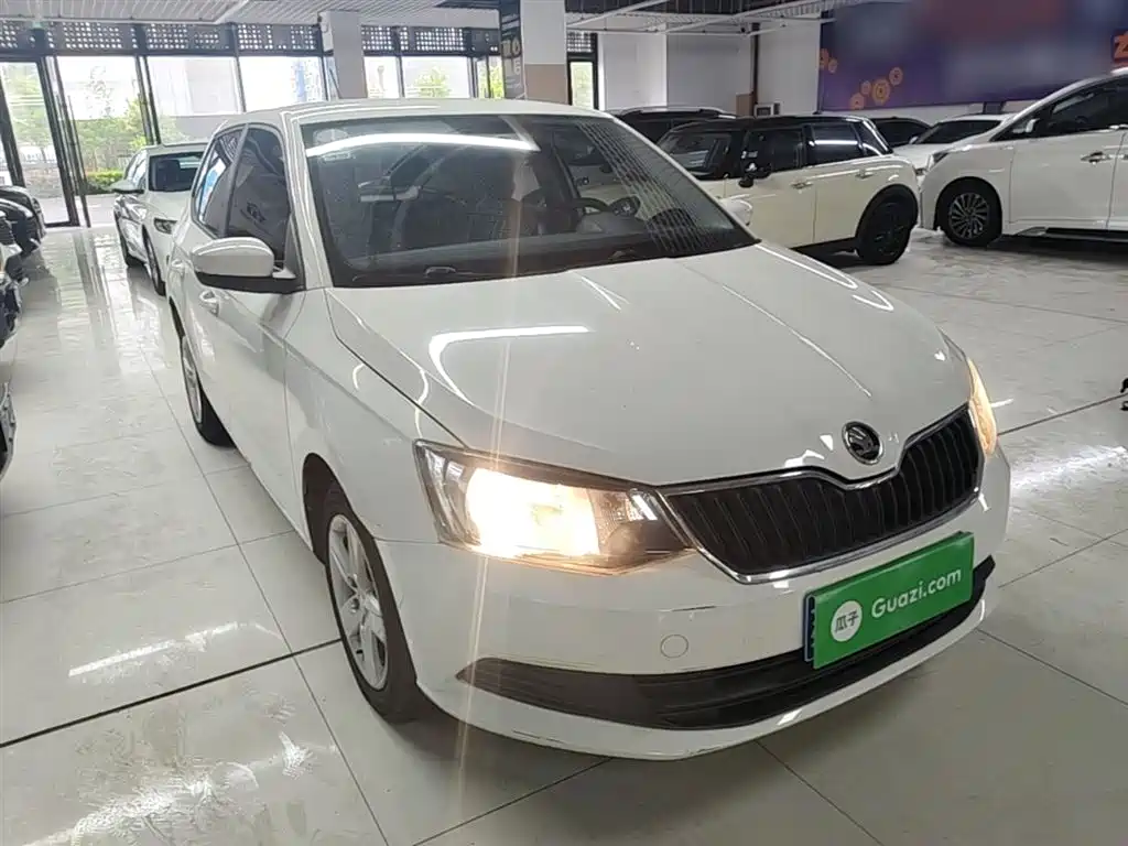 Škoda Fabia 2017 1.4L Auto Car Enjoy Edition фото 4